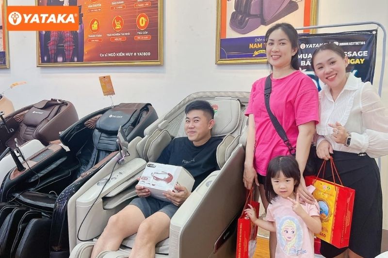 Trải nghiệm thực tế ghế massage giúp cảm nhận độ êm ái và hiệu quả trực tiếp