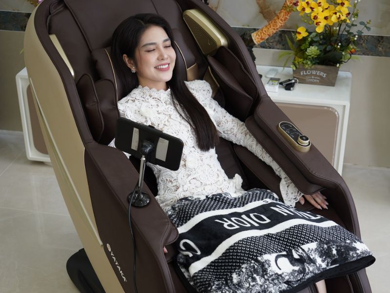 Có Nên Ngồi Ghế Massage Mỗi Ngày Không? Thời Gian Và Tần Suất Đúng 13 ghe massage bao nhieu tien